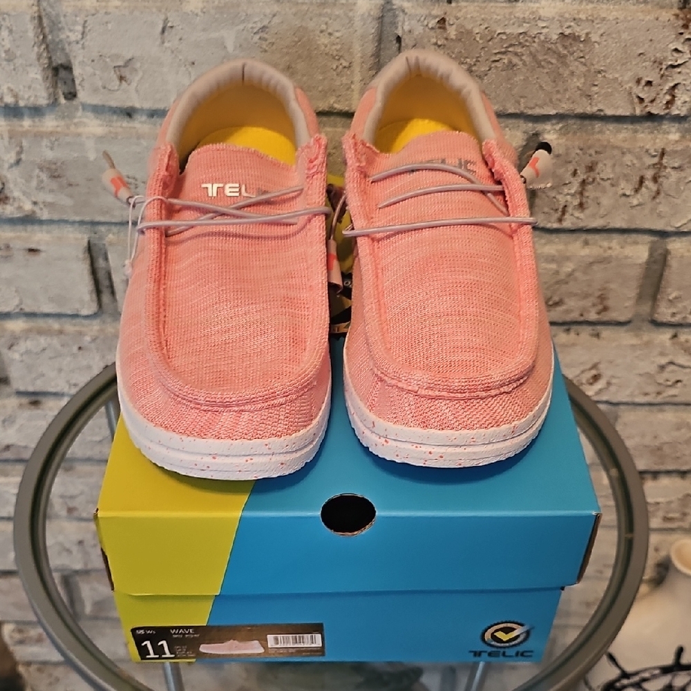 Telic Women's Pink Loafers